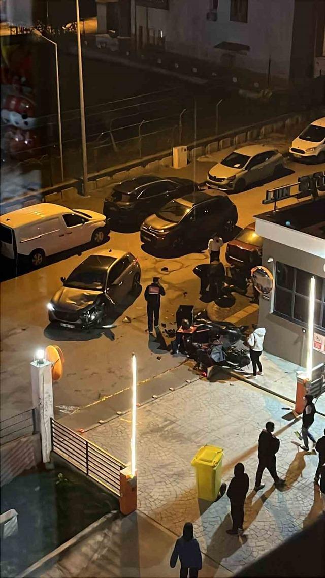 Samsun’da motokurye ile otomobil kafa kafaya çarpıştı: 1 yaralı 1