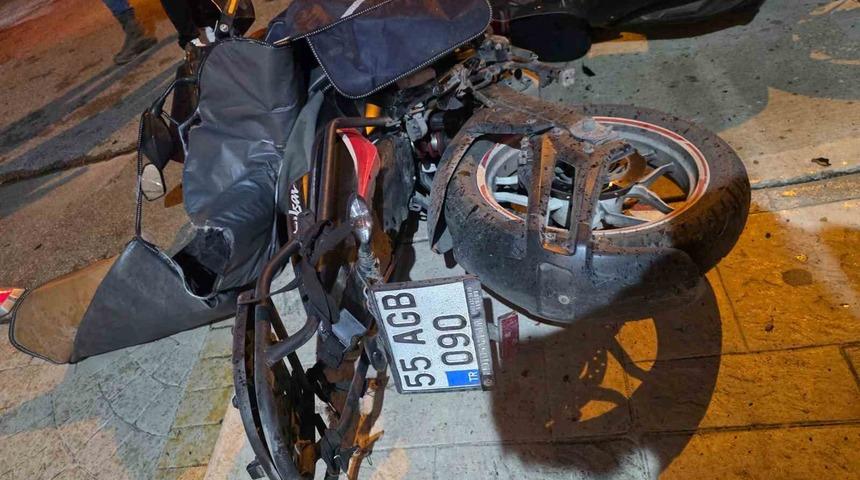 Samsun’da motokurye ile otomobil kafa kafaya çarpıştı: 1 yaralı