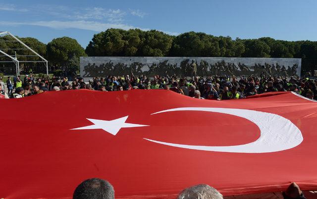 Motosiklet tutkunları şehitlikleri ziyaret etti