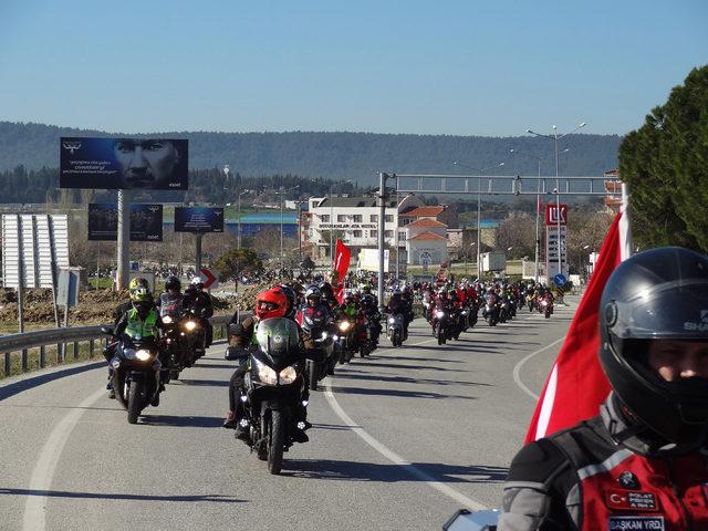 Motosiklet tutkunları şehitlikleri ziyaret etti