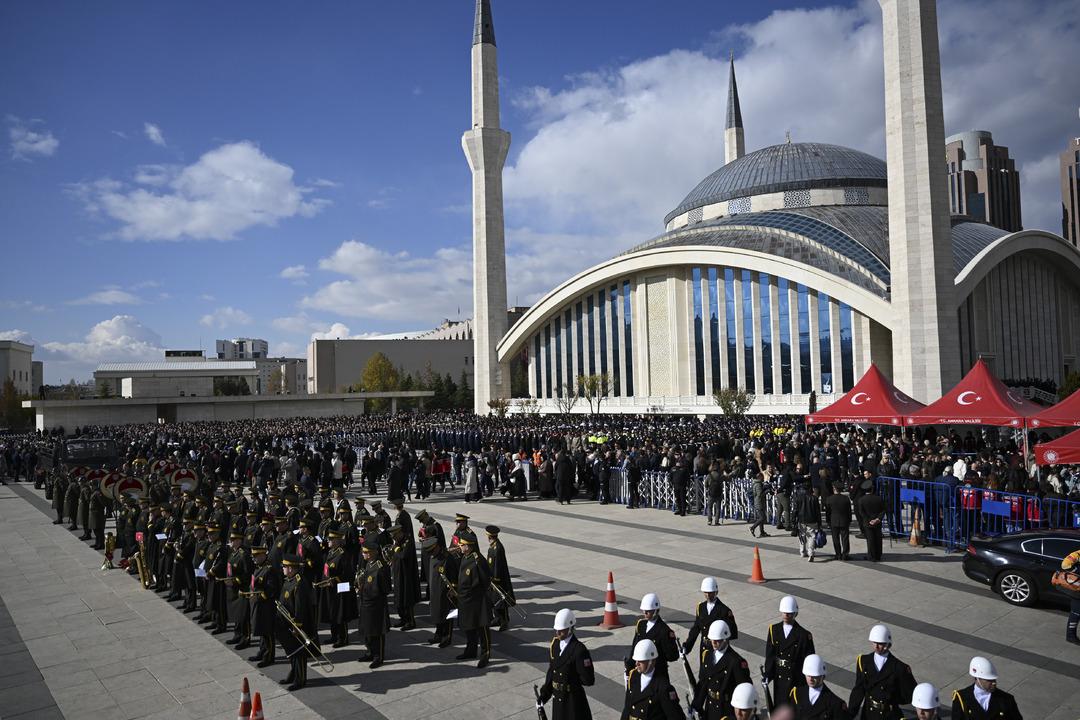 Türkiye şehitlerini son yolculuğuna uğurladı 6