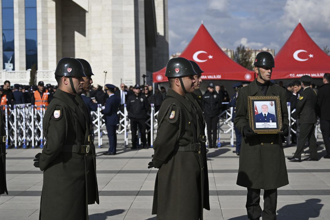 Türkiye şehitlerini son yolculuğuna uğurladı 5