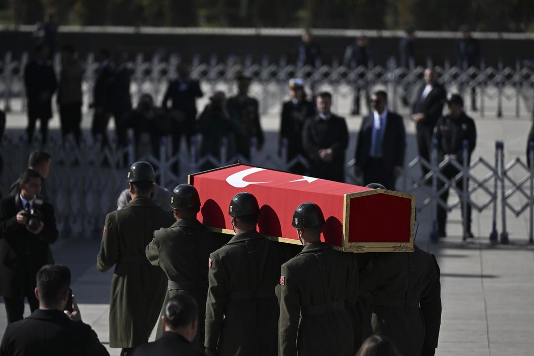 Türkiye şehitlerini son yolculuğuna uğurladı 3