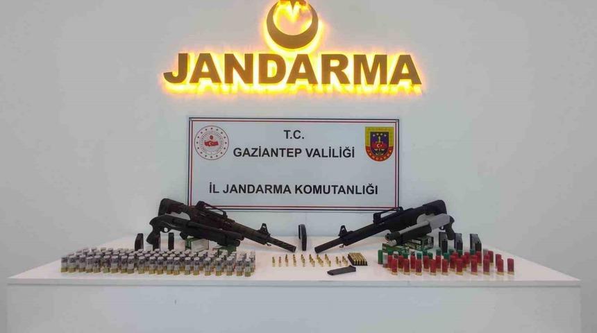 Gaziantep&rsquo;te 29 adet ruhsatsız silah ele ge&ccedil;irildi: 2 şahıs tutuklandı