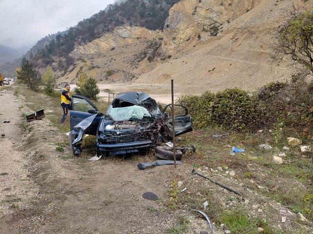 Bolu&rsquo;da kamyon otomobille &ccedil;arpıştı: 1 &ouml;l&uuml;, 1 yaralı 2