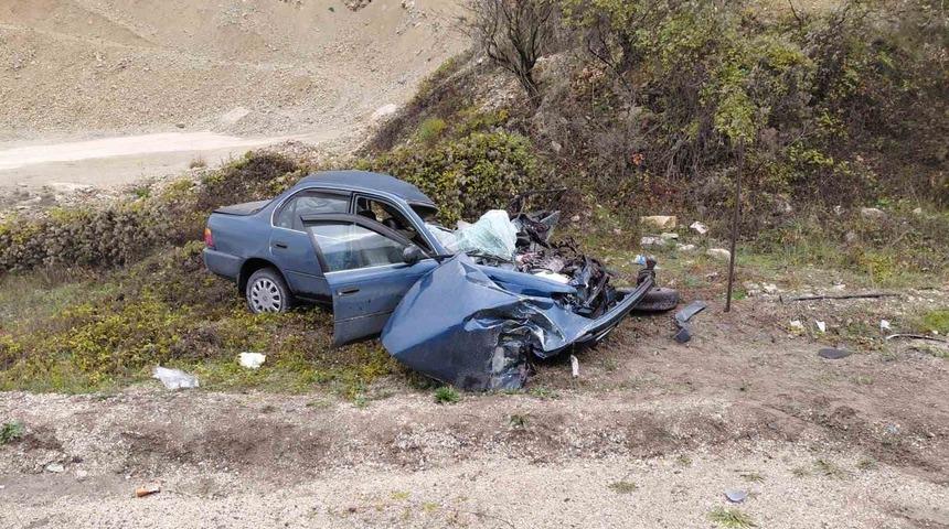 Bolu&rsquo;da kamyon otomobille &ccedil;arpıştı: 1 &ouml;l&uuml;, 1 yaralı