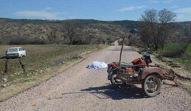 Otomobille sepetli motosiklet çarpıştı: 1 ölü, 1 yaralı