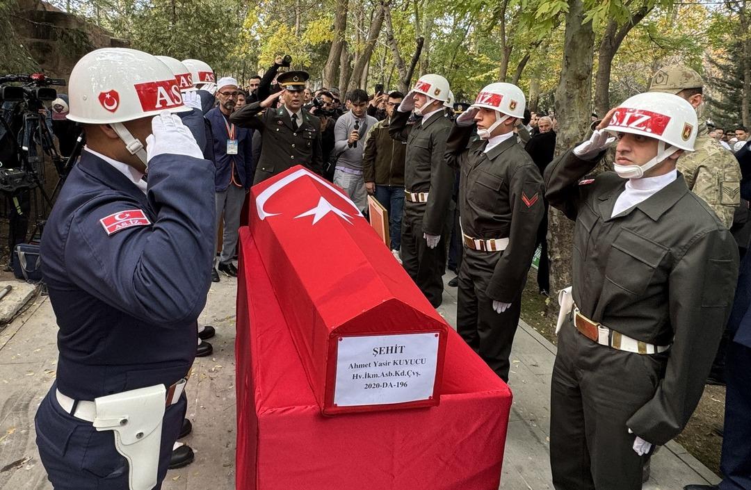 Türkiye şehitlerini son yolculuğuna uğurladı 10