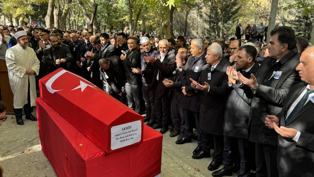 Türkiye şehitlerini son yolculuğuna uğurladı 12