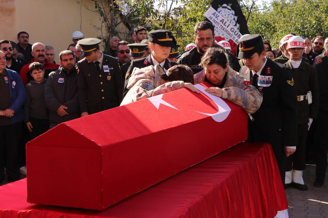 Türkiye şehitlerini son yolculuğuna uğurladı 13