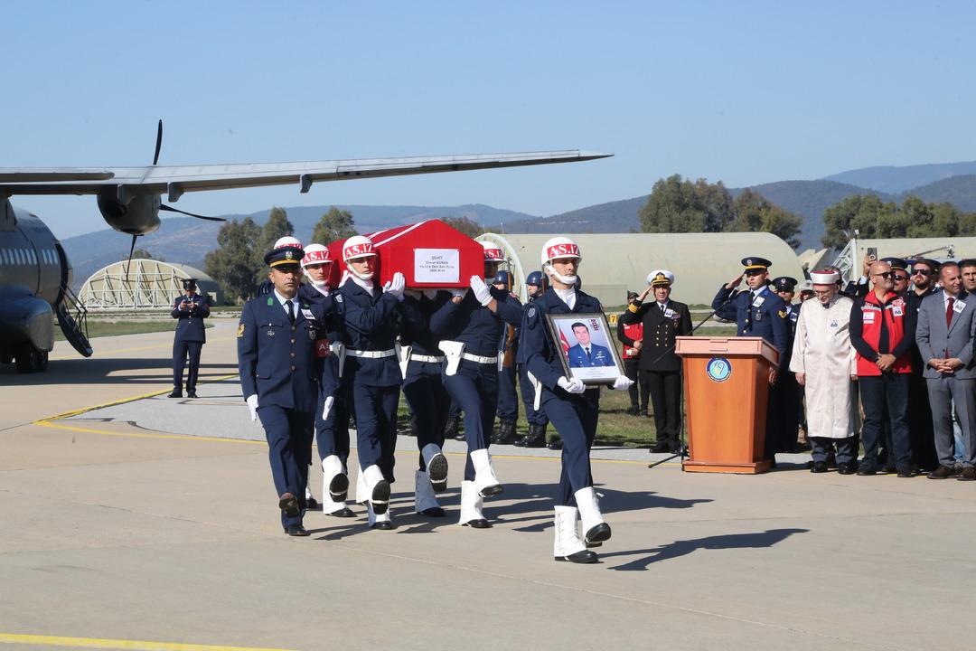 Türkiye şehitlerini son yolculuğuna uğurladı 23