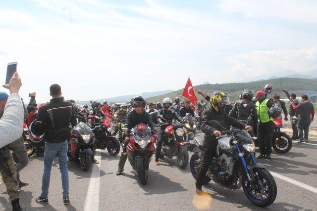 Motosiklet tutkunlarından Zeytin Dalı Harekatı’na destek