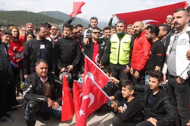 Motosiklet tutkunlarından Zeytin Dalı Harekatı’na destek