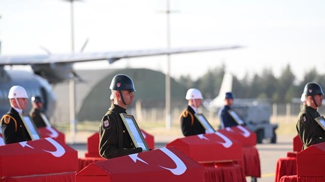 T&uuml;rkiye şehitlerini son yolculuğuna uğurladı