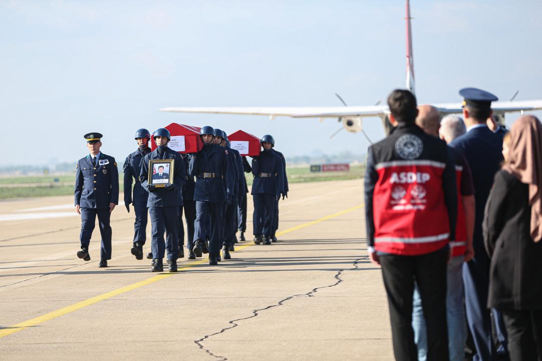Türkiye şehitlerini son yolculuğuna uğurladı 32