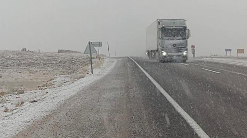 Sivas'ta kar yağışı etkili oldu