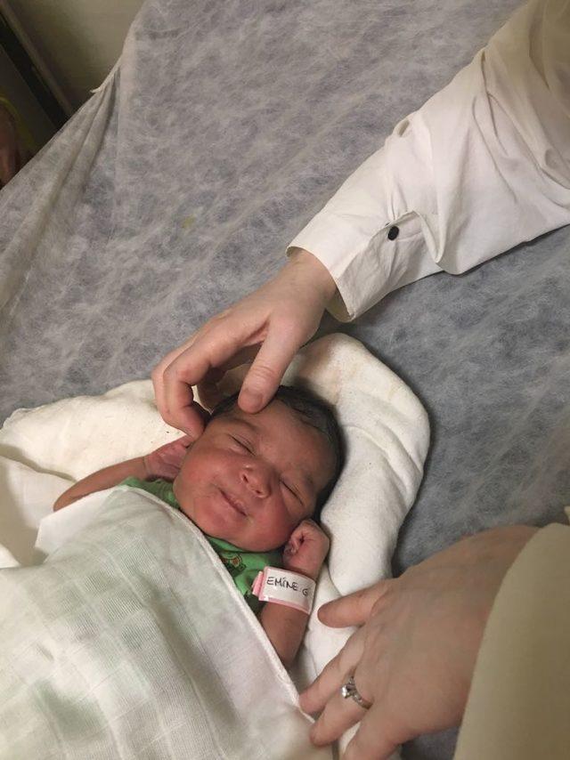 Türk sahra hastanesinde doğan Arakanlı bebeğe 'Recep Tayyip' adı verildi