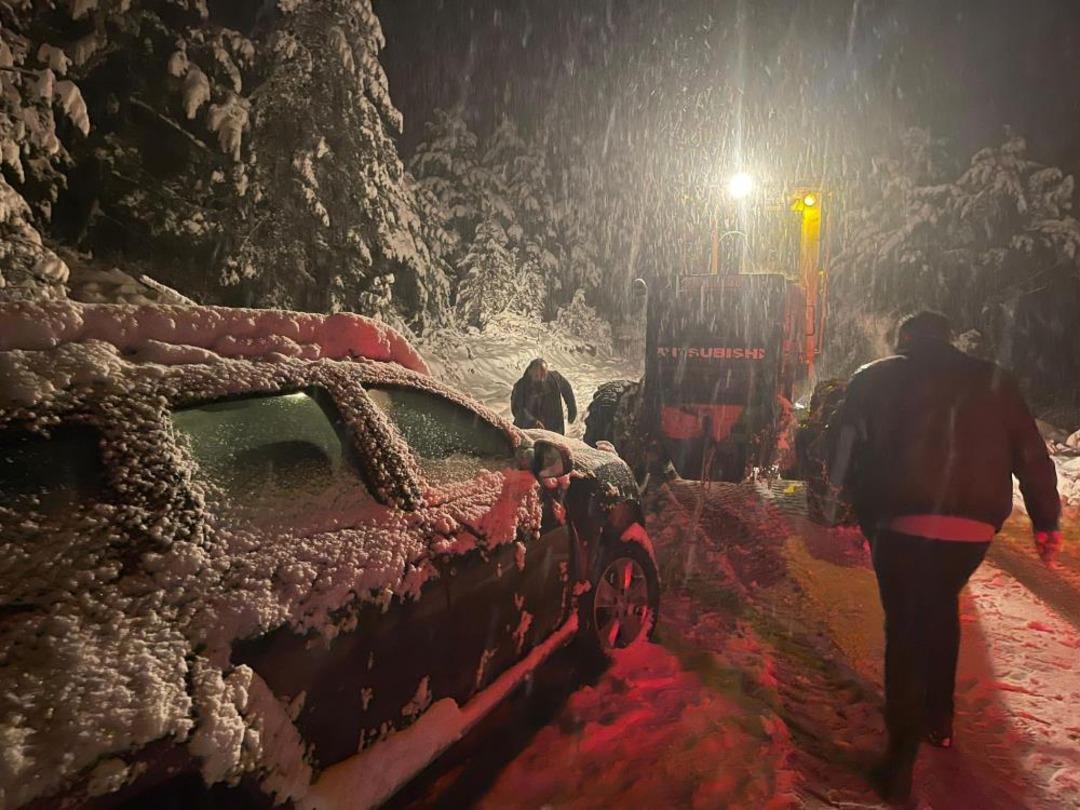 Ordu-Sivas kara yolu kar yağışı nedeniyle ulaşıma kapandı 3