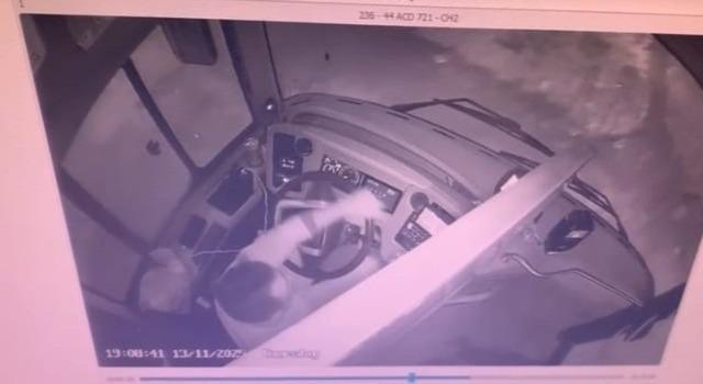 &Ccedil;ok sayıda yolcunun bulunduğu otob&uuml;se silahlı saldırı anı kamerada 2