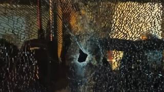 Çok sayıda yolcunun bulunduğu otobüse silahlı saldırı anı kamerada