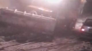 Malatya’da yoğun kar yağışı etkili oldu, çok sayıda araç yolda kaldı