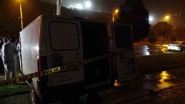 Malatya&rsquo;da aydınlatma direğine &ccedil;arpan minib&uuml;s s&uuml;r&uuml;c&uuml;s&uuml; hayatını kaybetti 3