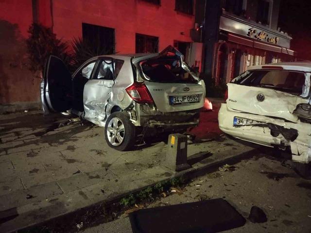 &Uuml;sk&uuml;dar&rsquo;da trafik kazası : 2 yaralı 2