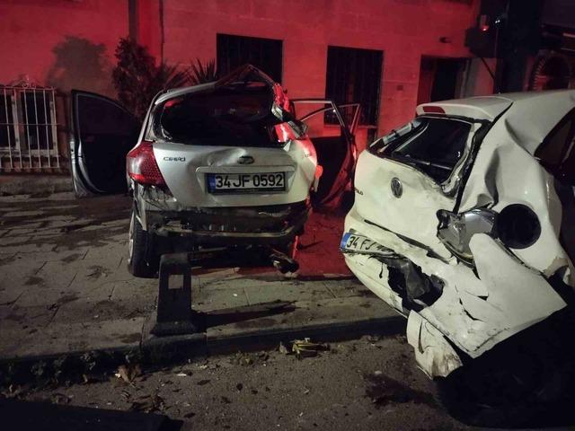 &Uuml;sk&uuml;dar&rsquo;da trafik kazası : 2 yaralı 1