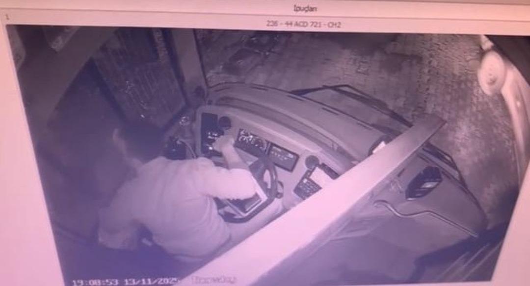 Malatya da halk otob&uuml;s&uuml;ne silahlı saldırı! İ&ccedil;erisinde &ccedil;ok sayıda yolcu vardı 2