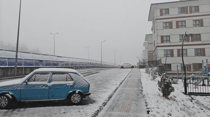 Kayseri beyaza b&uuml;r&uuml;nd&uuml;: Kar s&uuml;rprizi!