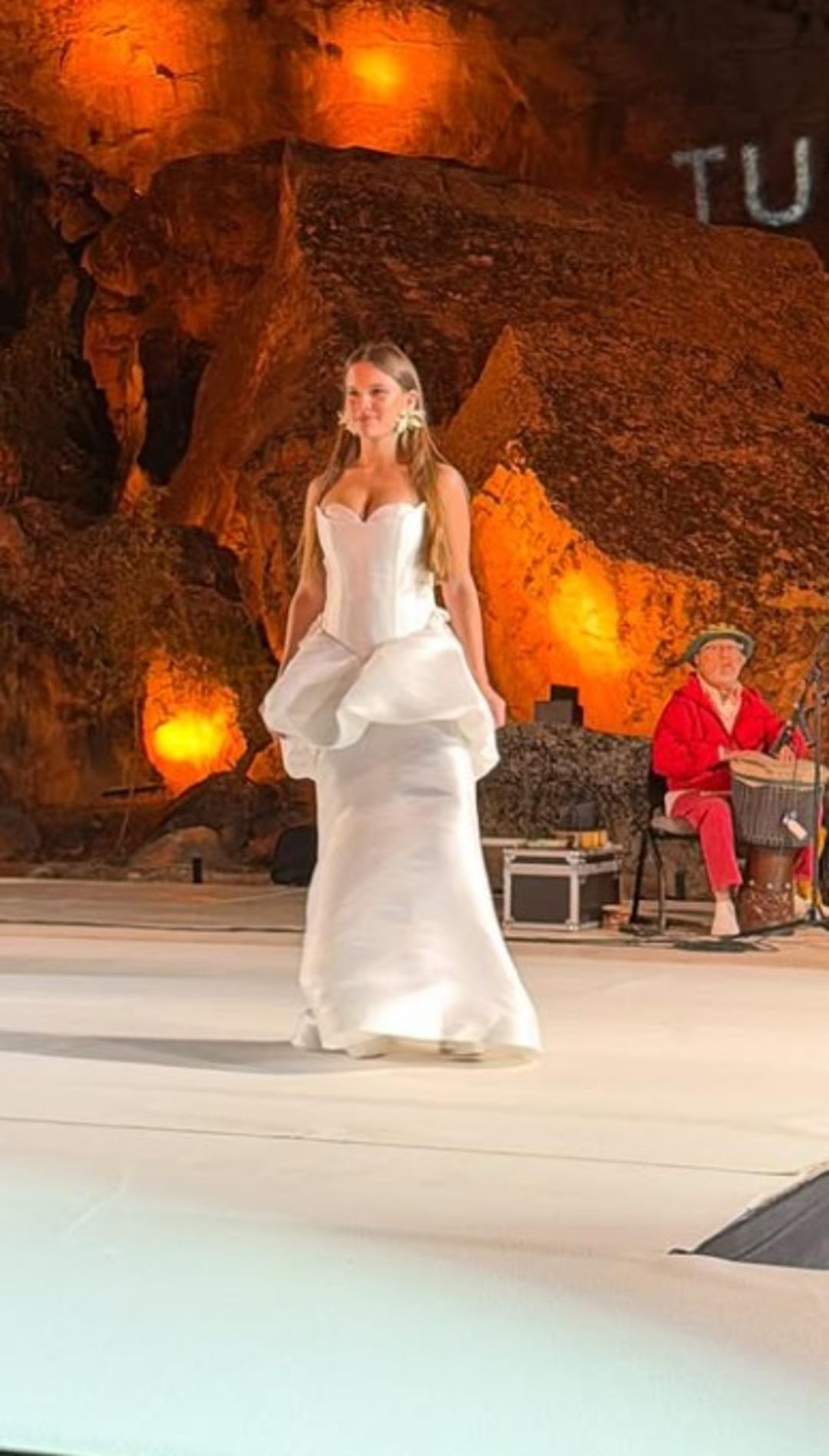 Pınar Altuğ un kızı Su Atacan podyumda! Herkes aynı yorumu yaptı! Annesinin izinde 5