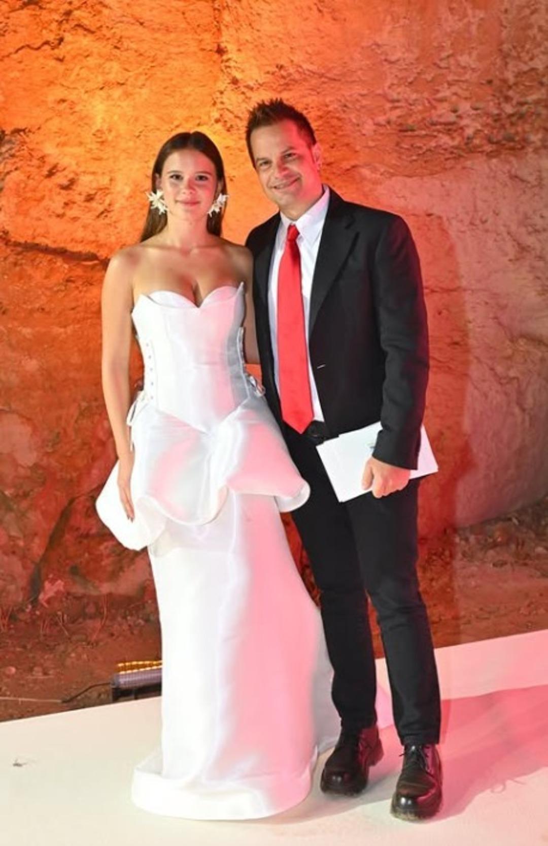 Pınar Altuğ un kızı Su Atacan podyumda! Herkes aynı yorumu yaptı! Annesinin izinde 4