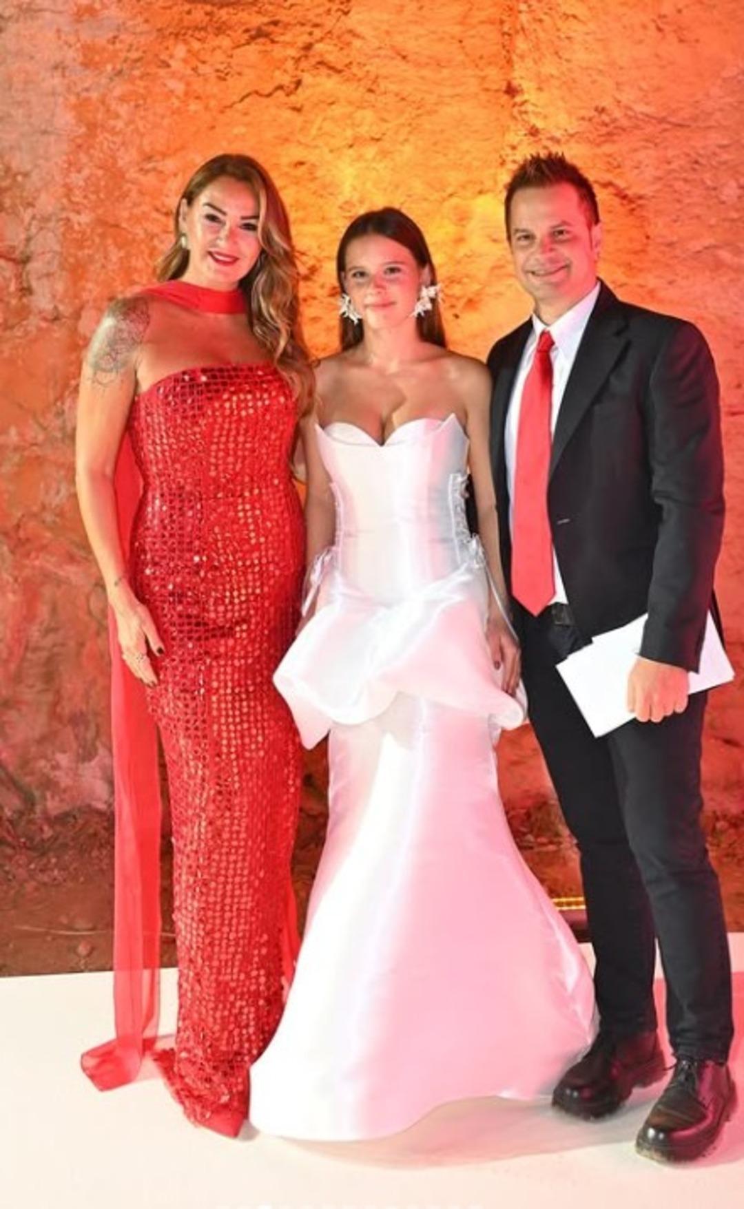 Pınar Altuğ un kızı Su Atacan podyumda! Herkes aynı yorumu yaptı! Annesinin izinde 3