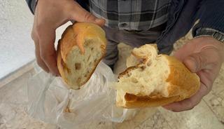 Fırından ekmek aldı, içinden çıkan hayrete düşürdü