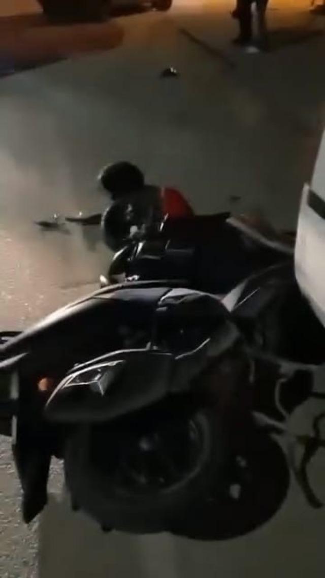 Bursa&rsquo;da motosiklet s&uuml;r&uuml;c&uuml;s&uuml; 3 araca &ccedil;arpıp yaralandı 4