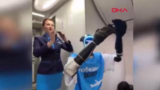 Dünyada ilk kez robot kabin memuru işe başladı!