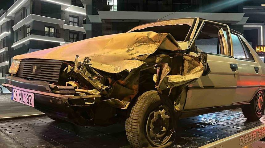 Alanya&rsquo;da iki aracın &ccedil;arpıştığı kazada 2 kişi yaralandı