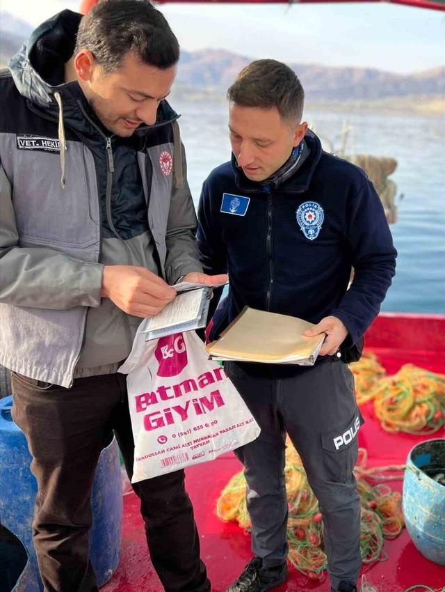 Van Gölü’nde balıkçılık denetimi yapıldı 2