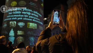 Galata Kulesi'ne yansıtıldı! Görenler telefona sarıldı