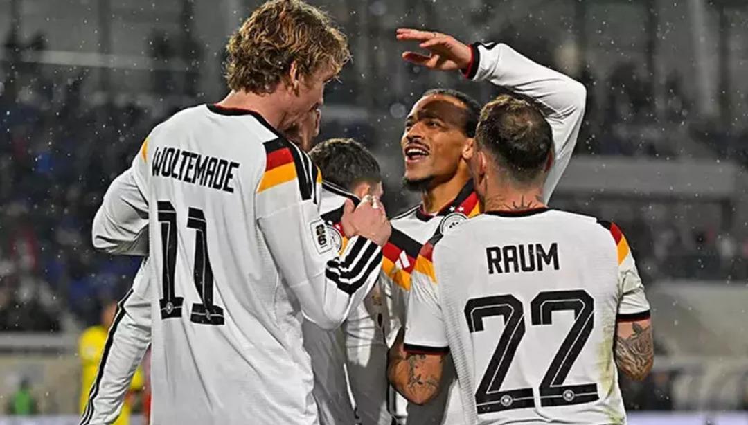 Canlı yayında Leroy Sane kavgası! Almanya ma&ccedil;ının ardından saha kenarında gerilim 1