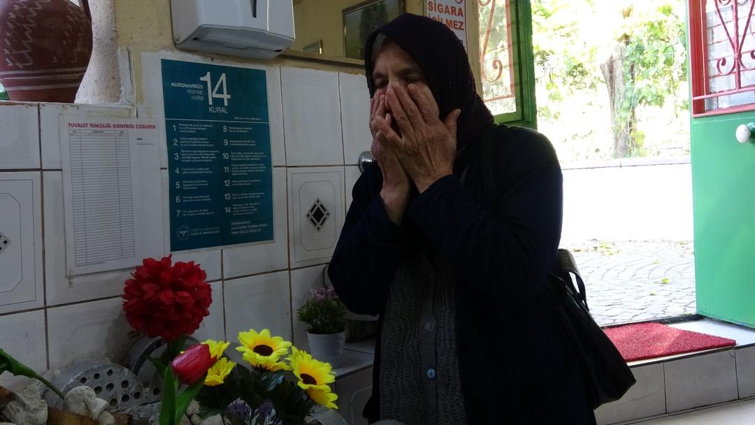 Yatır mezarlık g&ouml;renleri hayrete d&uuml;ş&uuml;r&uuml;yor! Pide yemeye gelen dua edip &ccedil;ıkıyor 1