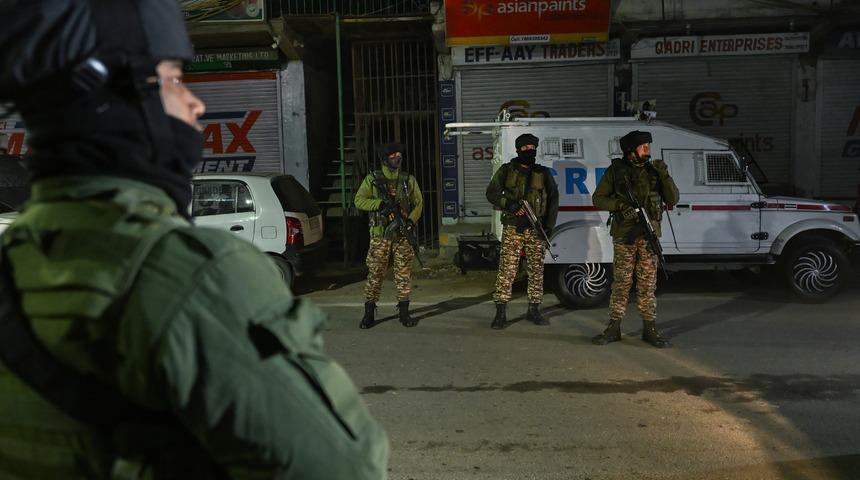 Hindistan&rsquo;da karakolda patlama: 9 &ouml;l&uuml;, 32 yaralı