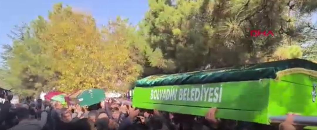 Ortaköy faciası bir aileyi yok etmişti! Anne ve iki çocuğu son yolculuğuna uğurlandı... Yan yana tabutları kahretti 2