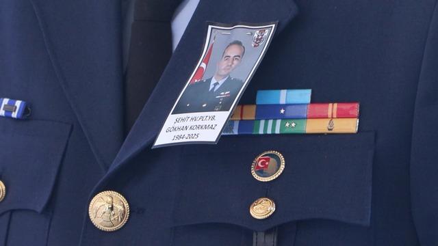 Şehit Pilot Yarbay Gökhan Korkmaz, gözyaşlarıyla uğurlandı! Cuma günü yanınızdayım diyerek göreve gitmiş