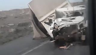 Kontrolden çıkan kamyon refüje çarptı: 1 yaralı