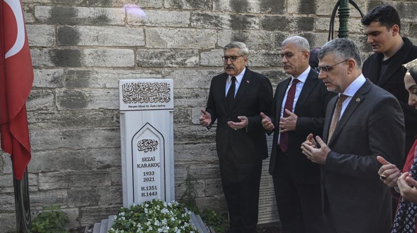 AK Parti Kültür ve Sanat Politikaları Başkanlığından Sezai Karakoç’un ölüm yıldönümünde kabrine ziyaret