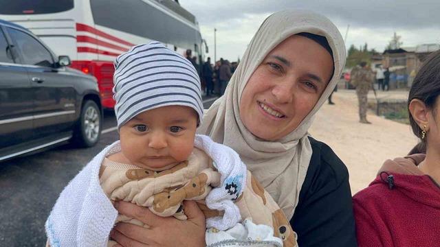 Cumhurbaşkanı Erdoğan, bebeği görünce konvoyu durdurdu... 5. çocuk olduğunu öğrendi altın taktı 1