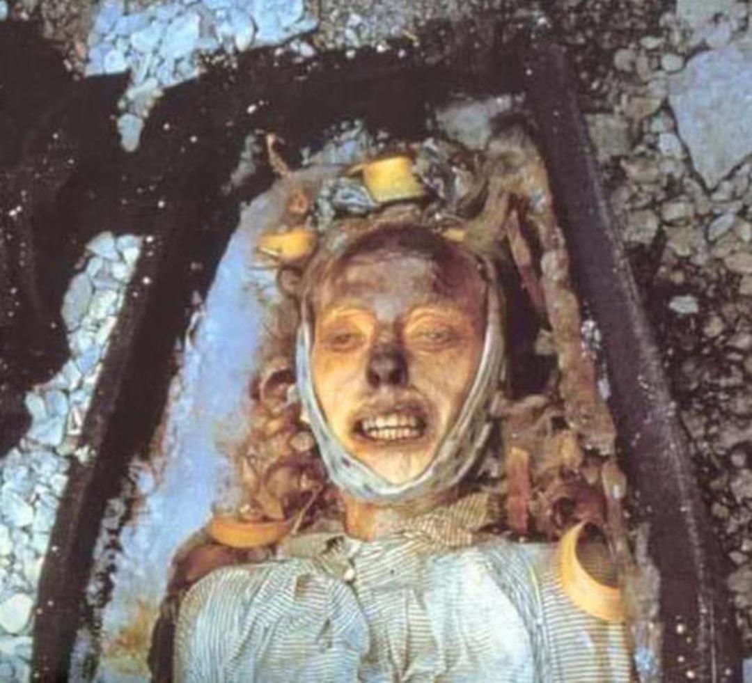 Y&uuml;zyıllardır bedeni &ccedil;&uuml;r&uuml;m&uuml;yor!