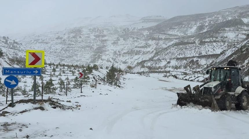 Adana’nın yüksek kesimlerinde kar yağışı etkili oldu
