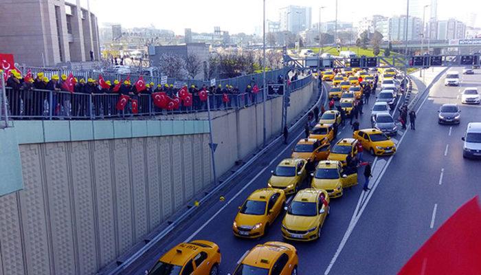 Taksicilerden adliye önünde UBER eylemi